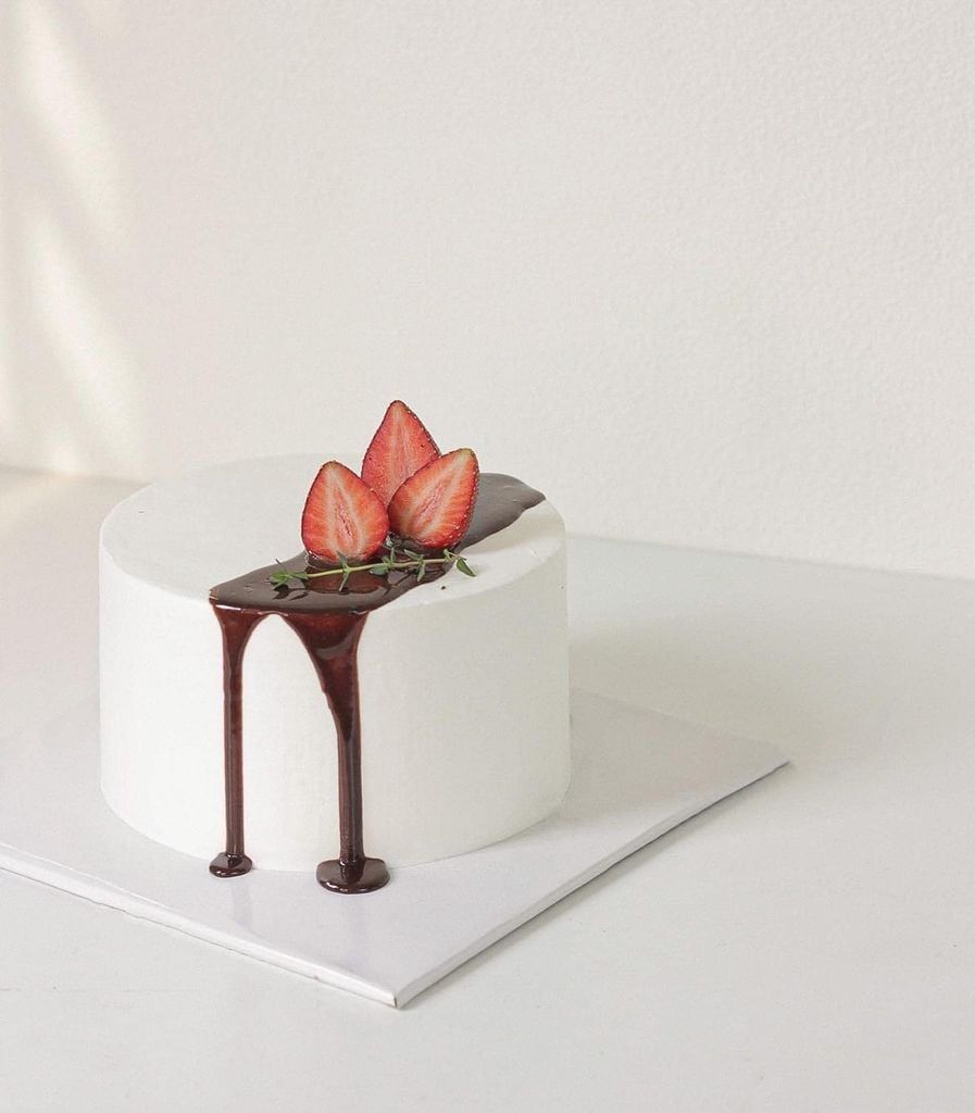 Bánh kem sinh nhật đơn giản 16Food nền trắng