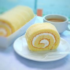 Bánh bông lan cuộn kem