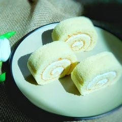 Bánh bông lan cuộn kem
