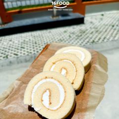 Bánh bông lan cuộn kem
