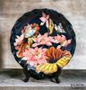 Đĩa cảnh Bát Tràng họa tiết trăm hoa đua nở 3D vẽ tay thủ công đường kính 34cm men sứ đen | quà tặng cao cấp