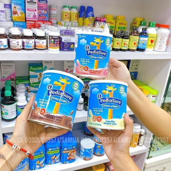 Sữa Bột ABBOTT PediaSure Grow & Gain Strawberry Shake Mix