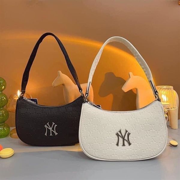 Túi Xách Nữ MLB NY Monogram Embossed Hobo Bang New York Yankees 3ABQS022N-50BKS-F