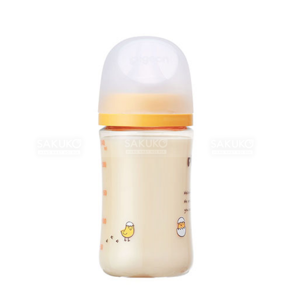 PIGEON- Bình sữa nhựa cổ rộng hình gà con 240ml