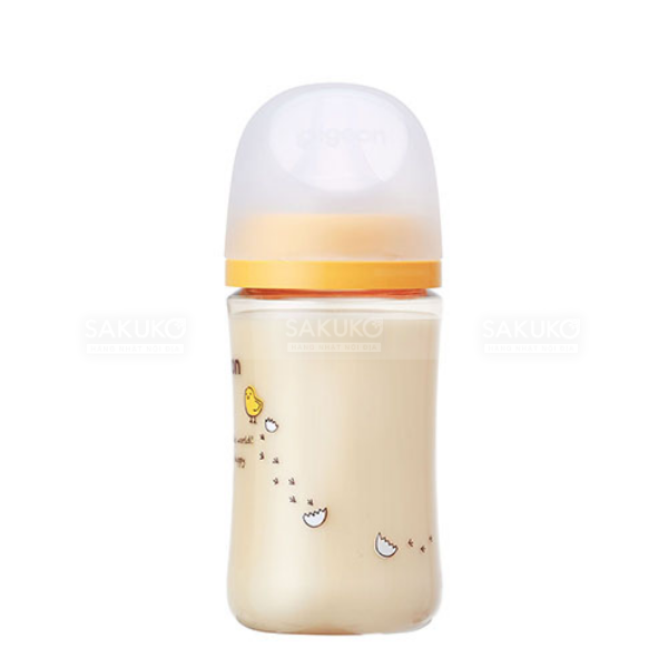 PIGEON- Bình sữa nhựa cổ rộng hình gà con 240ml