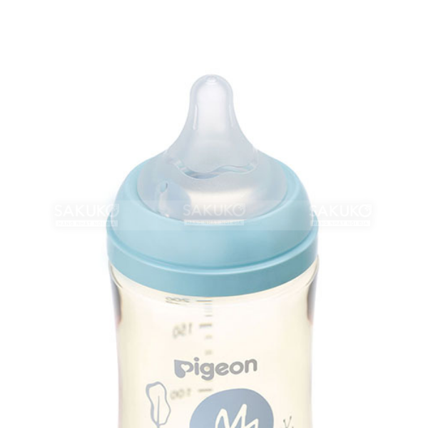 PIGEON- Bình sữa nhựa cổ rộng hình hoa 240ml