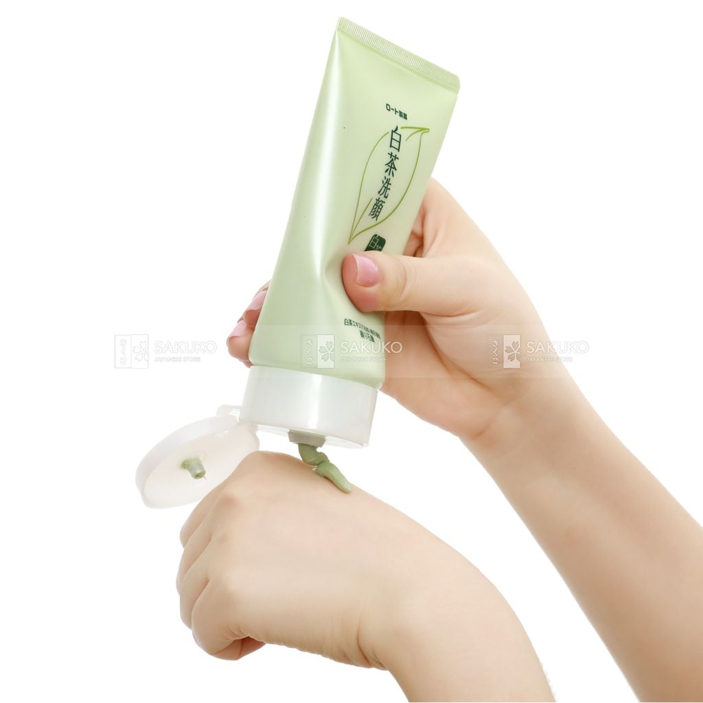 ROHTO- Sữa rửa mặt trà xanh ngăn ngừa mụn dạng kem 120g