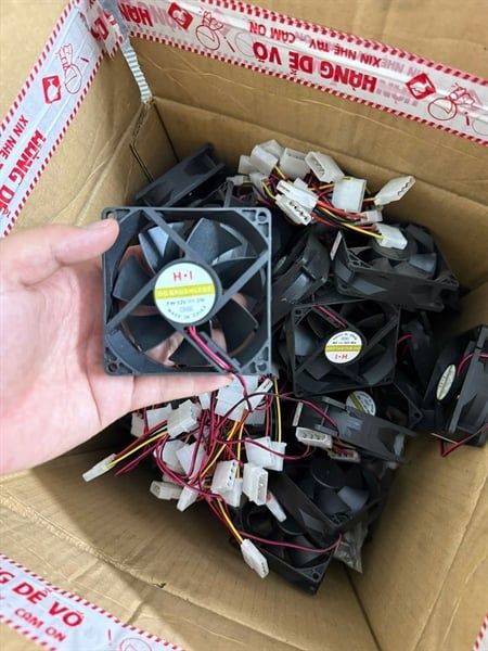 Quạt tản nhiệt 8cm dày 2.5cm / Điện áp DC 12V ( fan case 8cm ) Mới