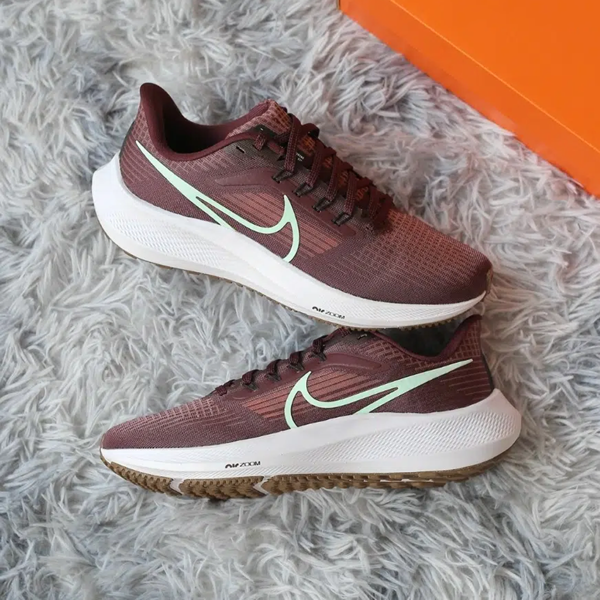 Giày Nike Pegasus 39 nữ màu đen logo xanh