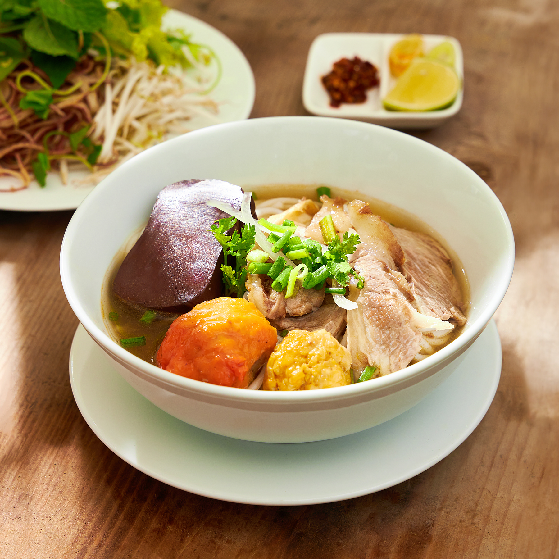  Bún Bò Huế Bò Nạm - Chả (Tôm + Cua) 