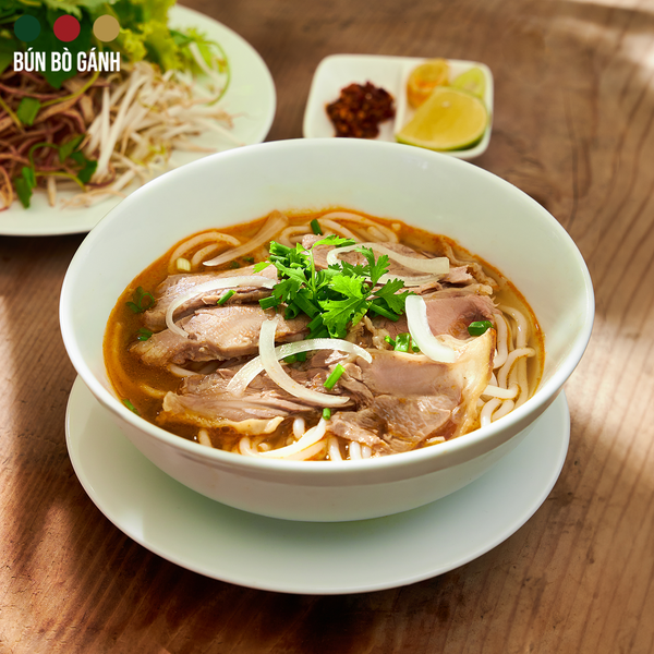  Bún Bò Huế Đặc Biệt Phủ Phê / Special Deluxe 