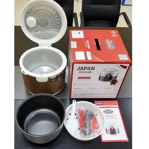 Nồi cơm điện nắp gài 1.2 Lít Ladomax HA-7712