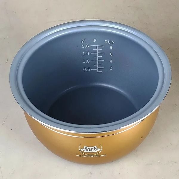 Nồi cơm điện nắp gài 1.2 Lít Ladomax HA-7212