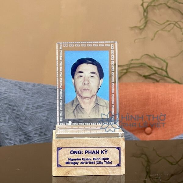 Hình Thờ Pha Lê KT002 - Cao 15cm