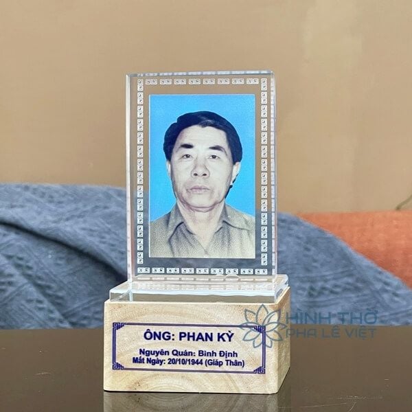 Hình Thờ Pha Lê KT002 - Cao 15cm