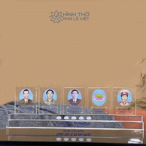 Hình Thờ Pha Lê 5 Người - KT003 - Cao 15cm