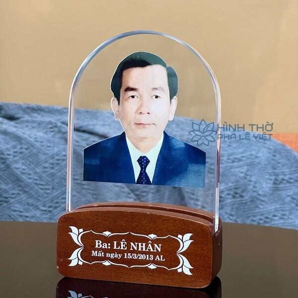Hình Thờ Pha Lê KT011 - Có 2 Size 20-24cm