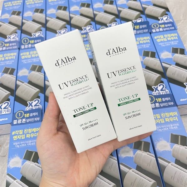  Kem Chống Nắng D'alba Uvessence Waterfull Tone Up Green Correcting ( màu xanh lá) 