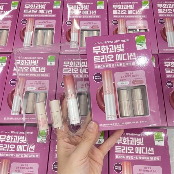  Set Son Romand Glasting Melting Balm + Color Lip Matte Mini ( 06 Kaya Fig + 00 Lip Matte mini + 02 Butter Pink) 