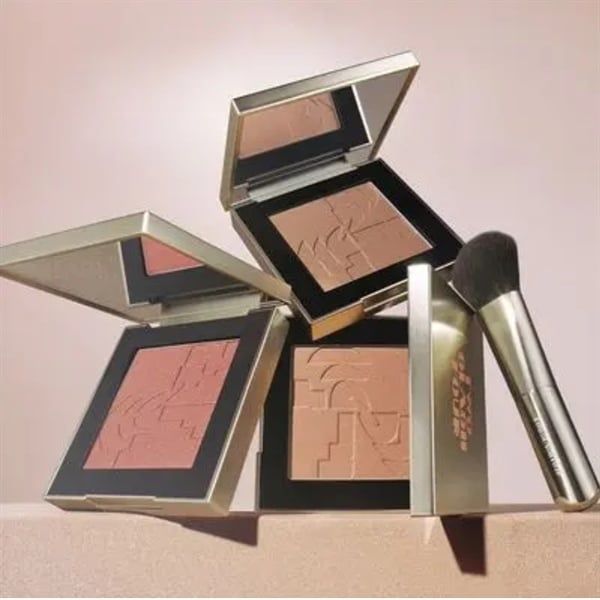  TWO SLASH FOUR All Over Face Blush Má Hồng Kèm Cọ - Dim Beige 