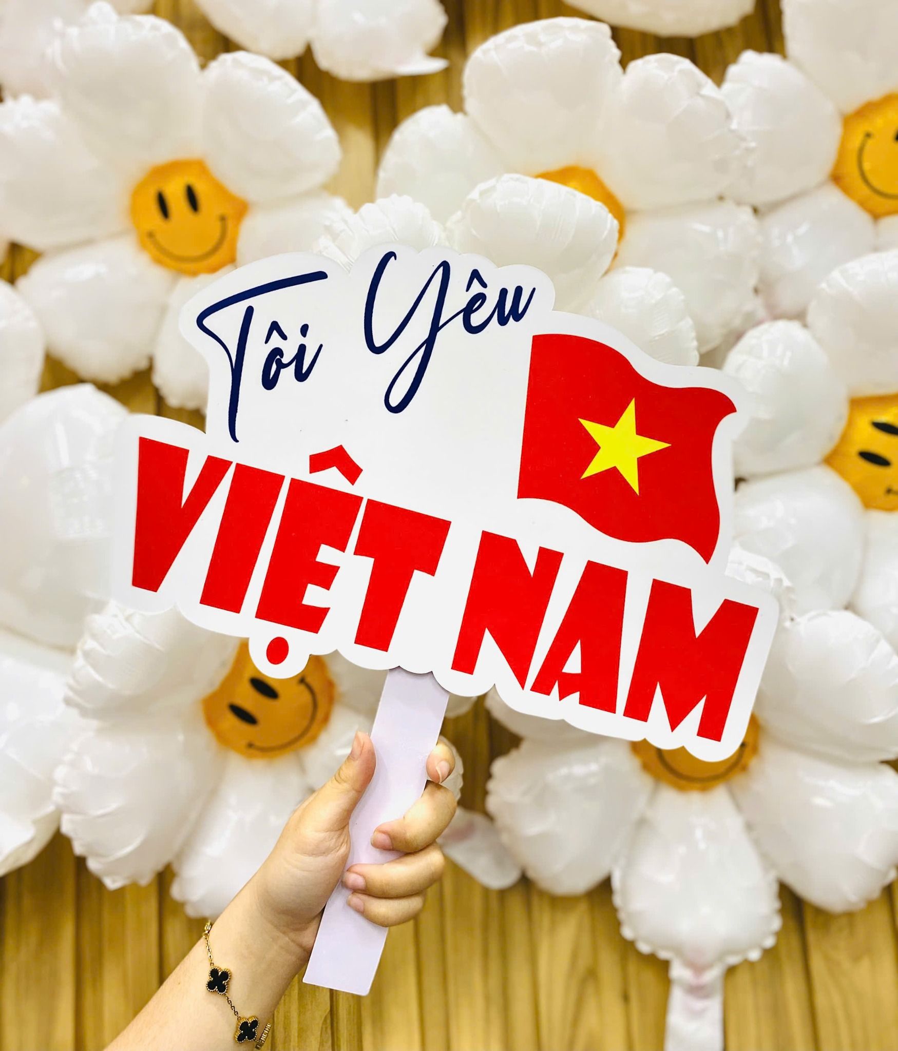  Hashtag Cầm Tay 30/4 