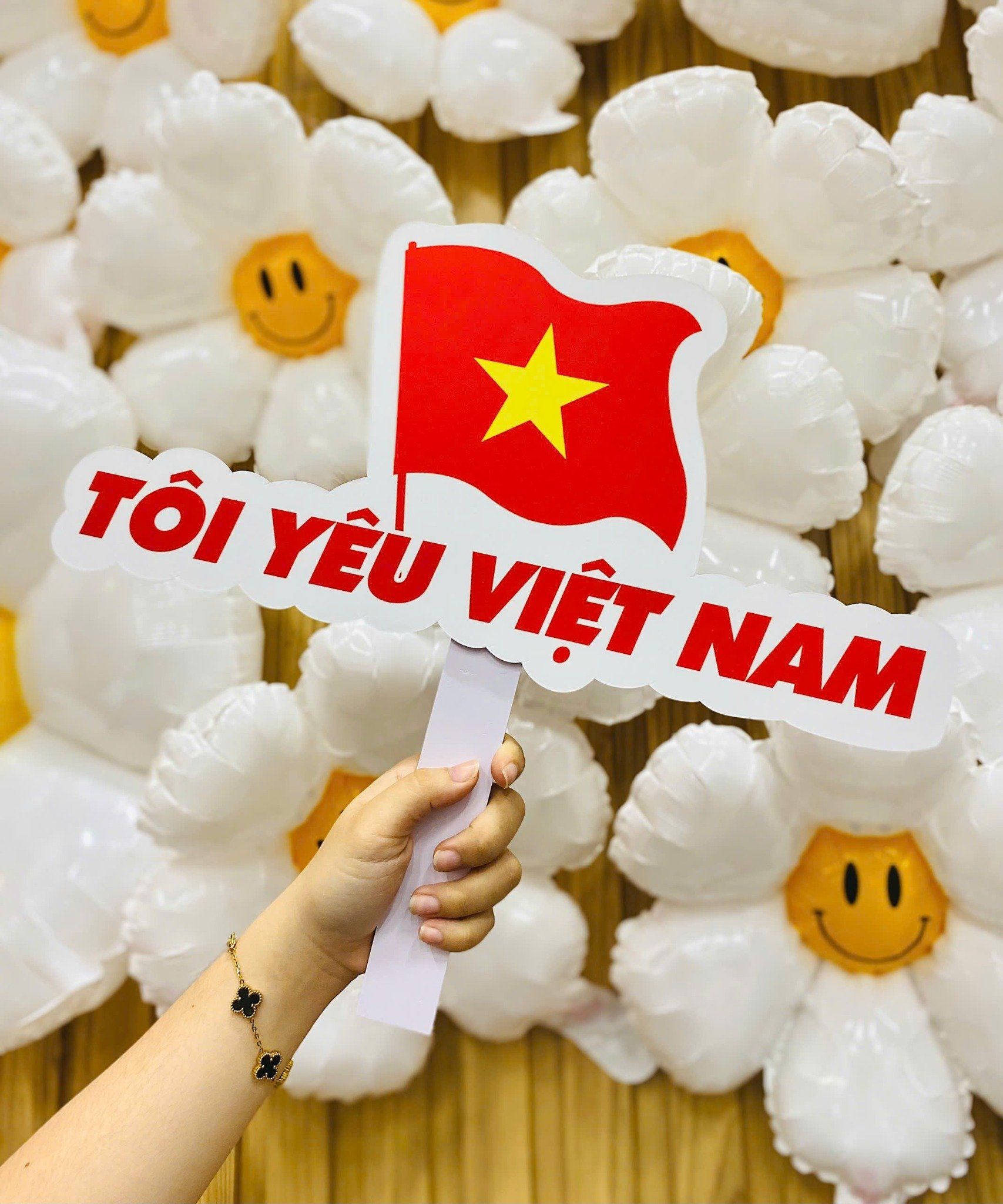  Hashtag Cầm Tay 30/4 