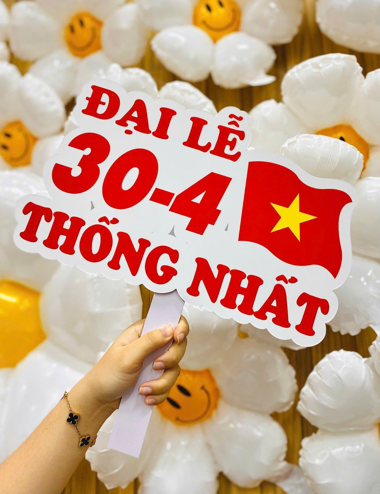  Hashtag Cầm Tay 30/4 