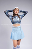  Outfit Phối Sẵn - (HVX0803 Chân váy xếp li - Xanh Da Trời phốI Croptop Tay Dài Màu Loang) 