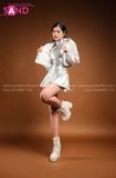  Outfit Phối Sẵn - (Chân Váy Trắng phối Khoác Bạc Dài Tay Cổ Sơmi) 