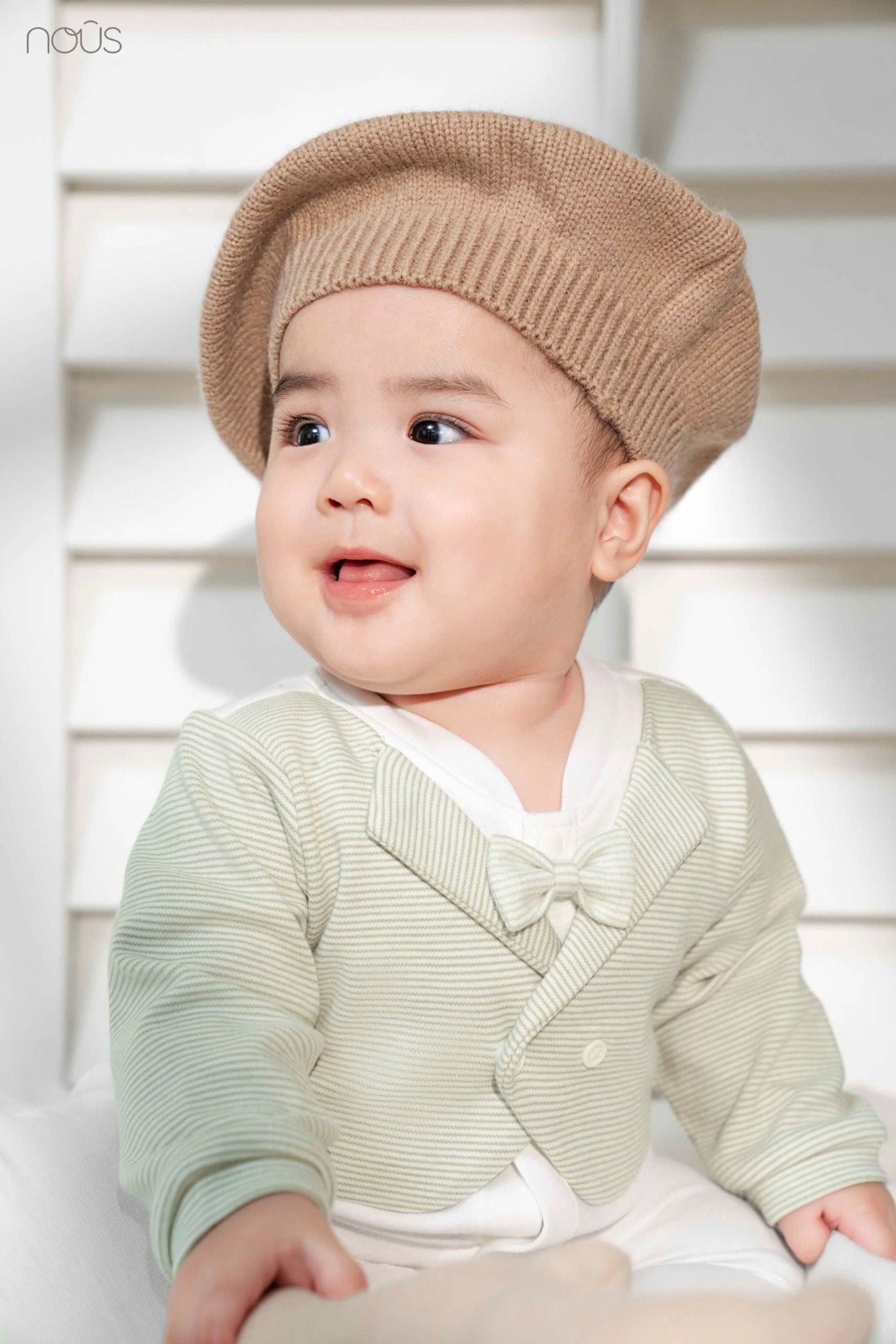  NOUS - Bộ Liền Dài Có Tất Áo Vest Kẻ Xanh Phối Trắng Đính Nơ 