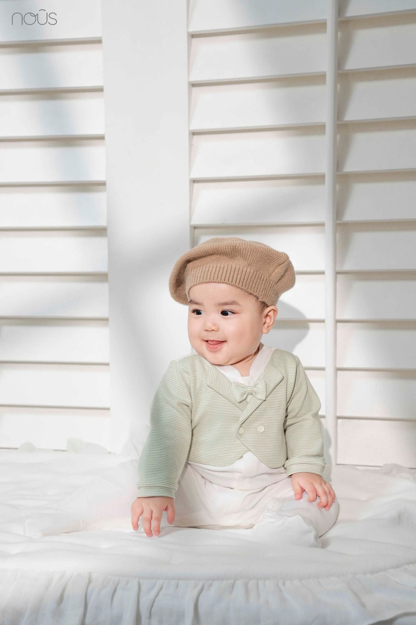  NOUS - Bộ Liền Dài Có Tất Áo Vest Kẻ Xanh Phối Trắng Đính Nơ 