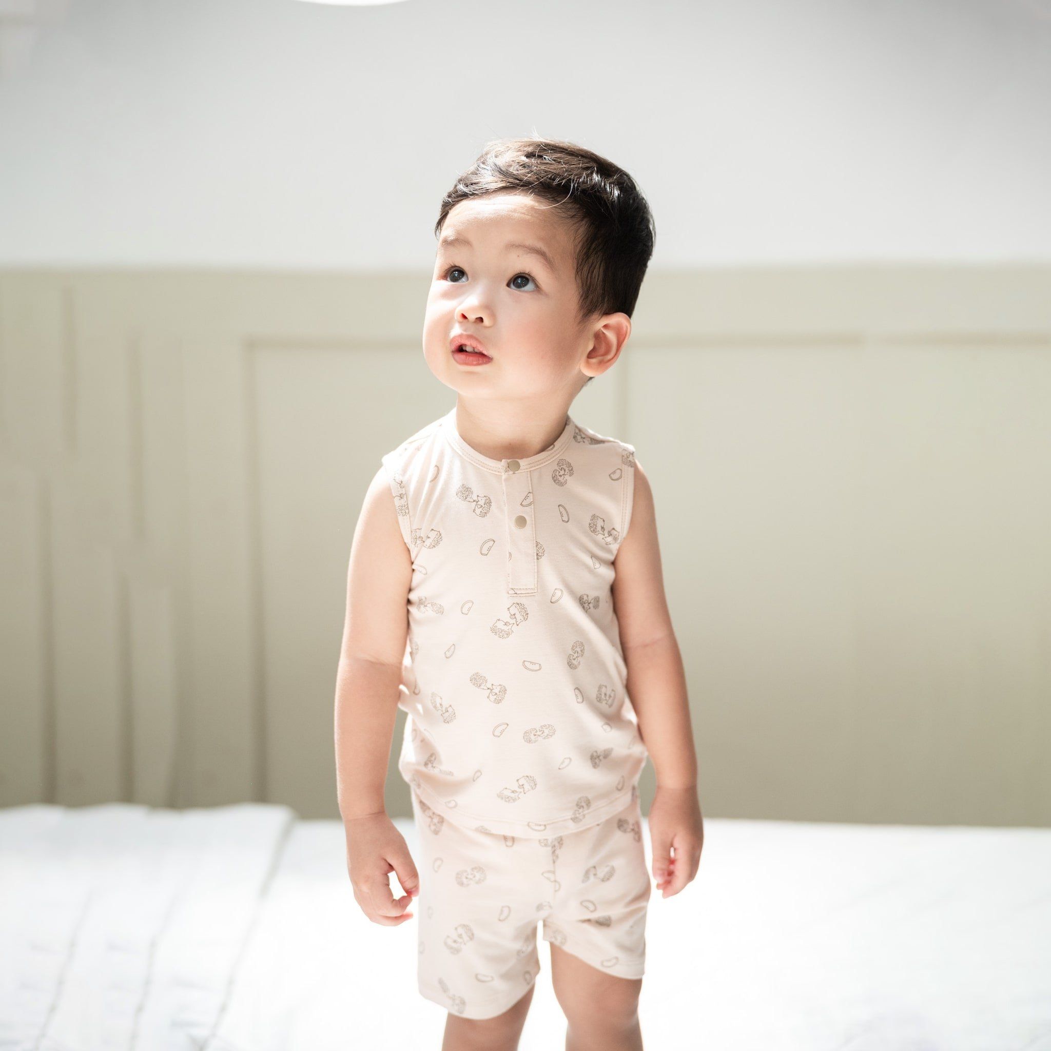  Bộ bodysuit bé trai màu nâu nhạt vải sợi tre 