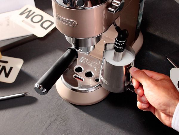 Ca đánh sữa cao cấp Delonghi DLSC060