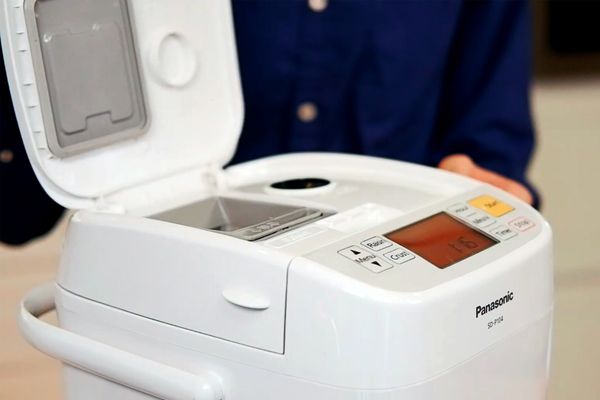 Máy làm bánh mì tự động Panasonic SD-P104WRA