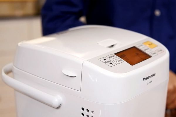 Máy làm bánh mì tự động Panasonic SD-P104WRA