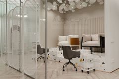 Tiệm Nail Aconcept màu xanh