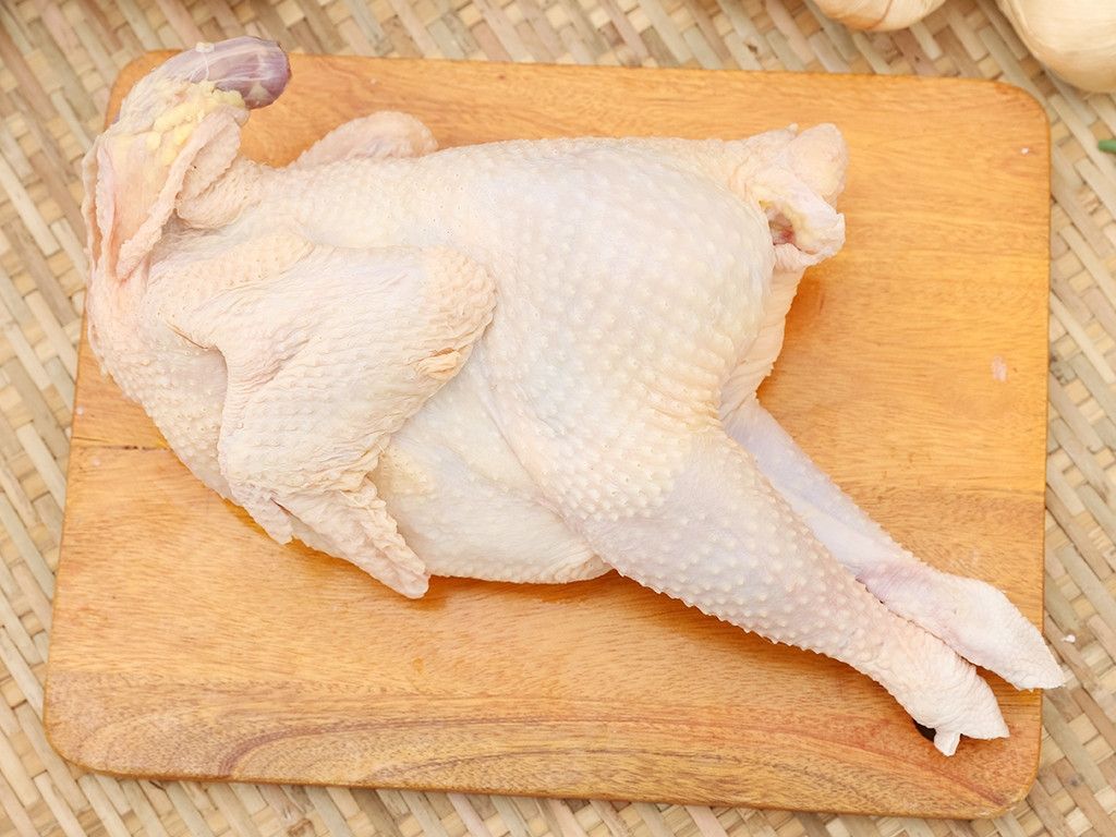 gà bọc giấy bạc hấp muối 1