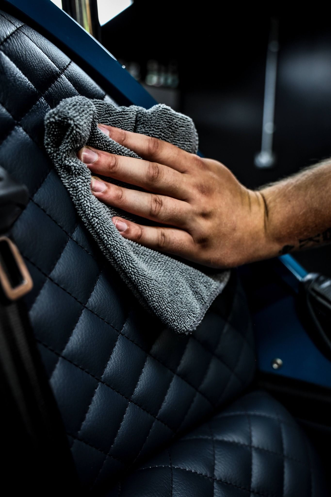  Hide Leather Cleanser - Dung Dịch Xịt Làm Sạch Đồ Nội Thất Bọc Da 