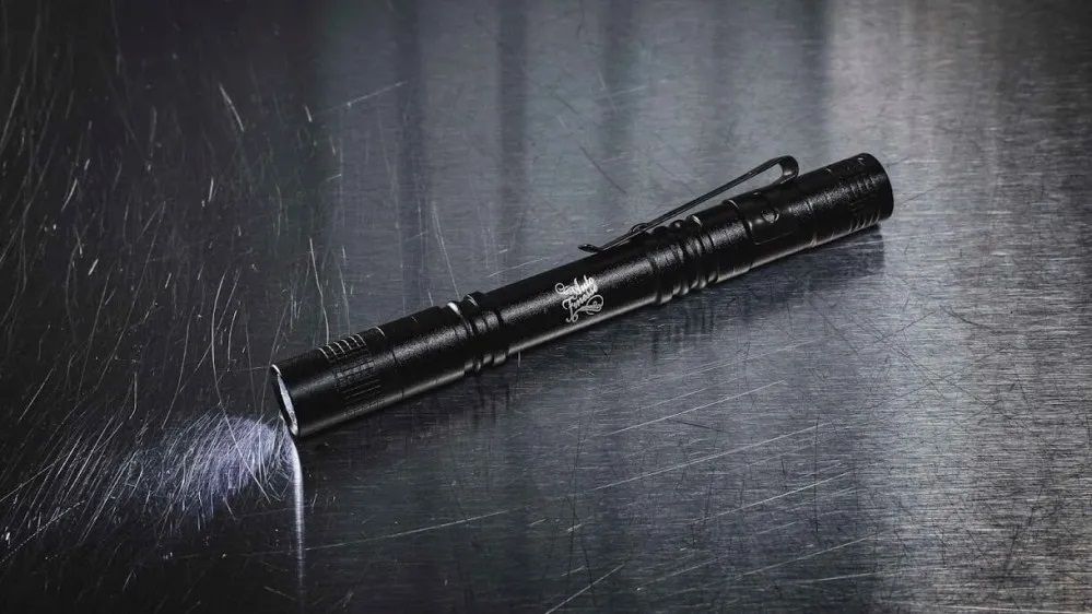  Swirl Seeker - Đèn pin soi vết xoáy 