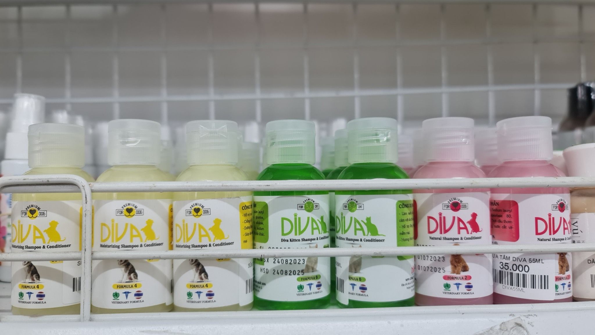  Sữa tắm chó dưỡng ẩm khử mùi DIVA Hồng 55ml 