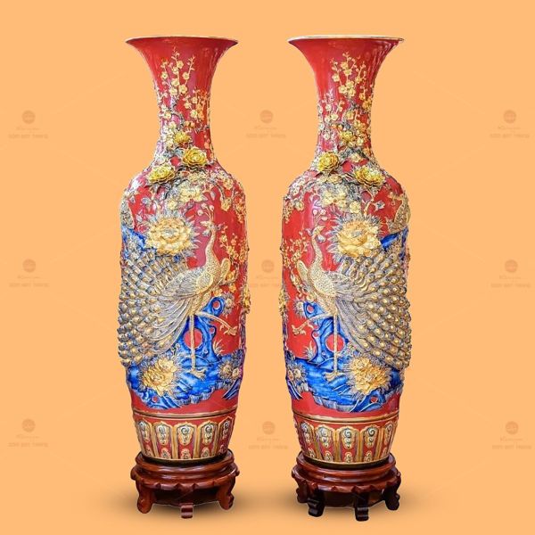 Lộc Bình Công Đào Men Đỏ Đắp Nổi Vẽ Vàng