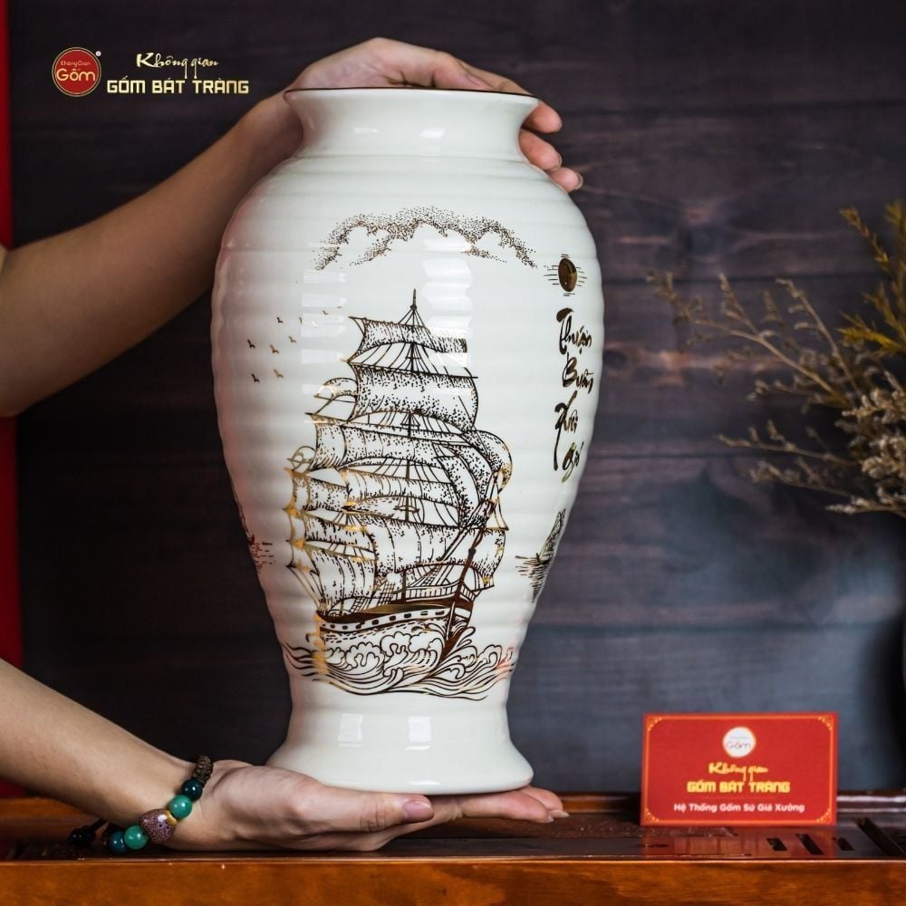 Lọ Hoa Thuận Buồm Xuôi Gió Vẽ Vàng