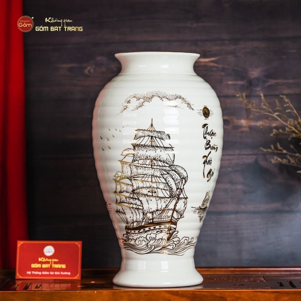 Lọ Hoa Thuận Buồm Xuôi Gió Vẽ Vàng