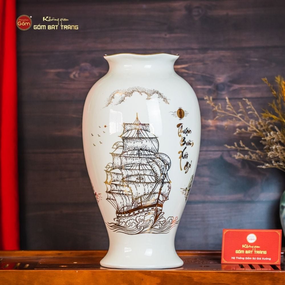 Lọ Hoa Thuận Buồm Xuôi Gió Vẽ Vàng