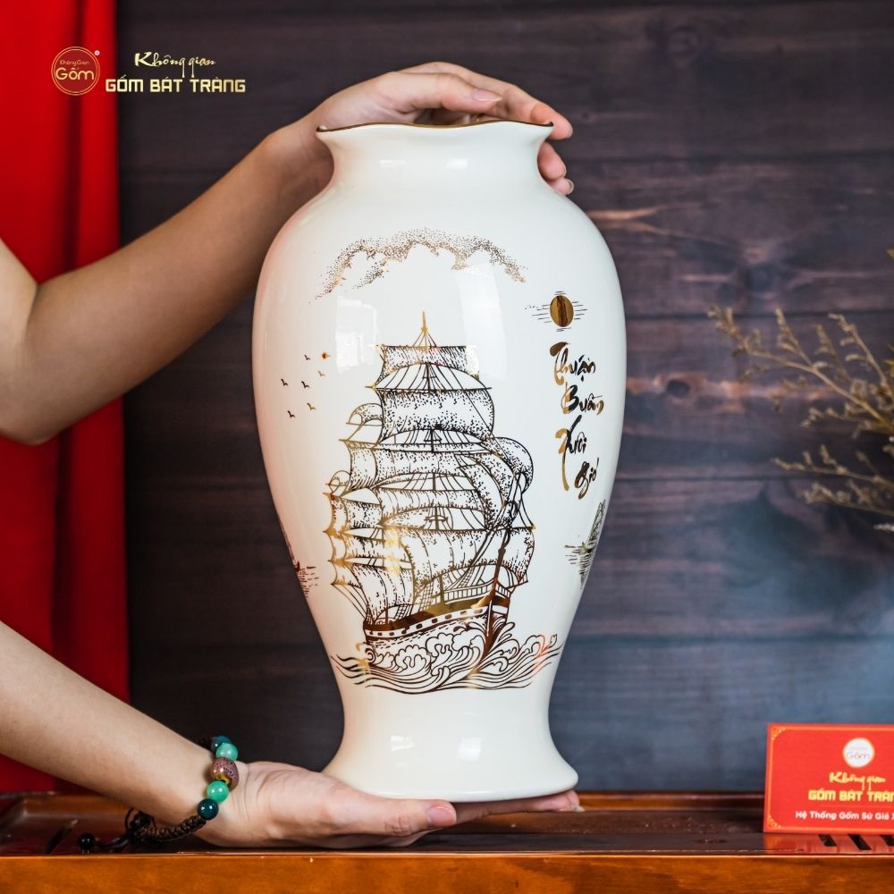 Lọ Hoa Thuận Buồm Xuôi Gió Vẽ Vàng