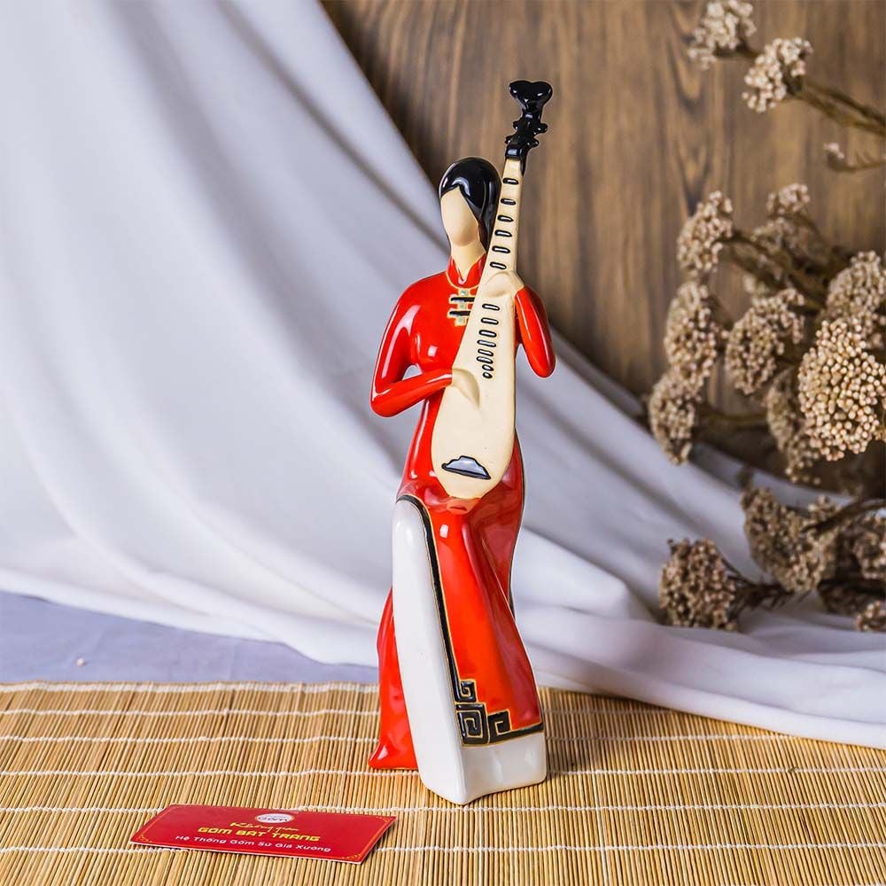Tượng Cô Gái Việt Nam Đánh Đàn