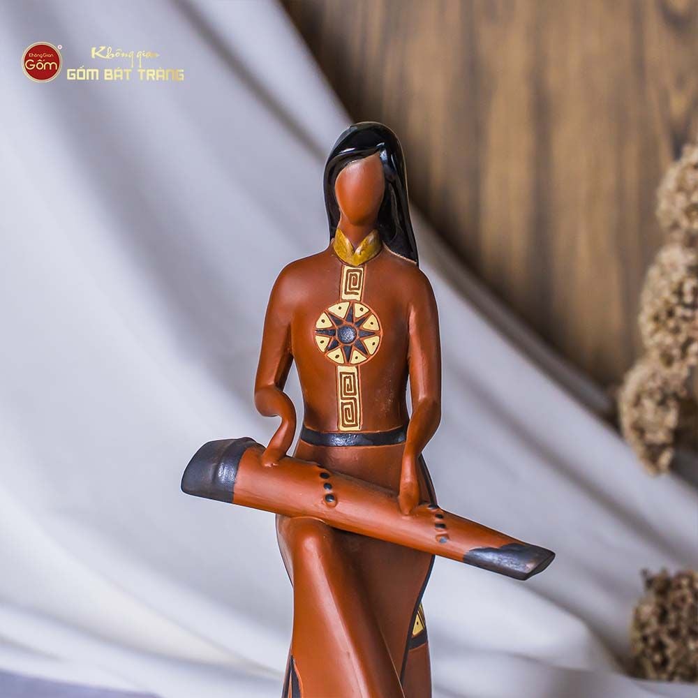 Tượng Cô Gái Việt Nam Đánh Đàn