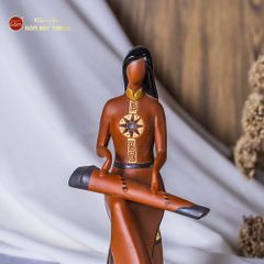 Tượng Cô Gái Việt Nam Đánh Đàn