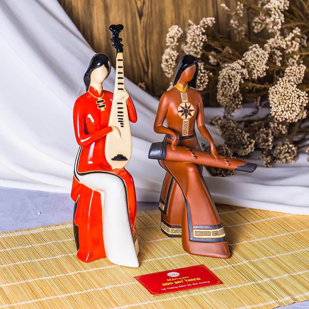 Tượng Cô Gái Việt Nam Đánh Đàn