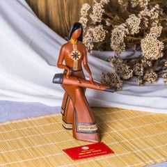 Tượng Cô Gái Việt Nam Đánh Đàn